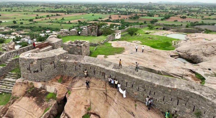 Bahaddur Bandi Fort, Koppal, Karnataka - Vushii.com Bahaddur Bandi Fort, Koppal, Karnataka - Vushii.com